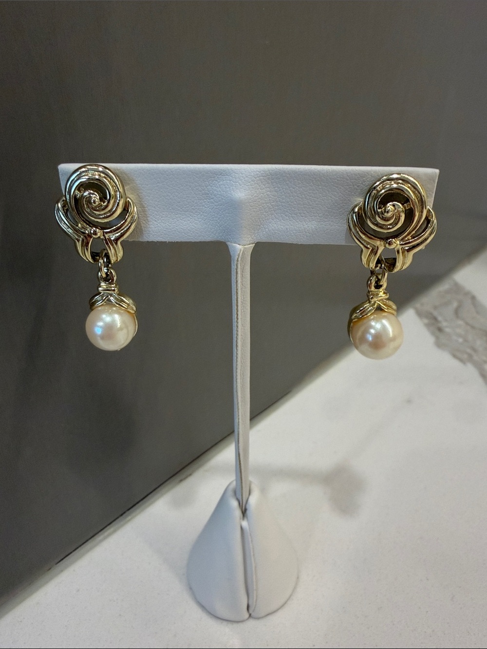 Vintage Gold Pearl Drop Earrings - Elegant , Chic
